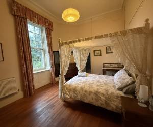 Garden Room with river views